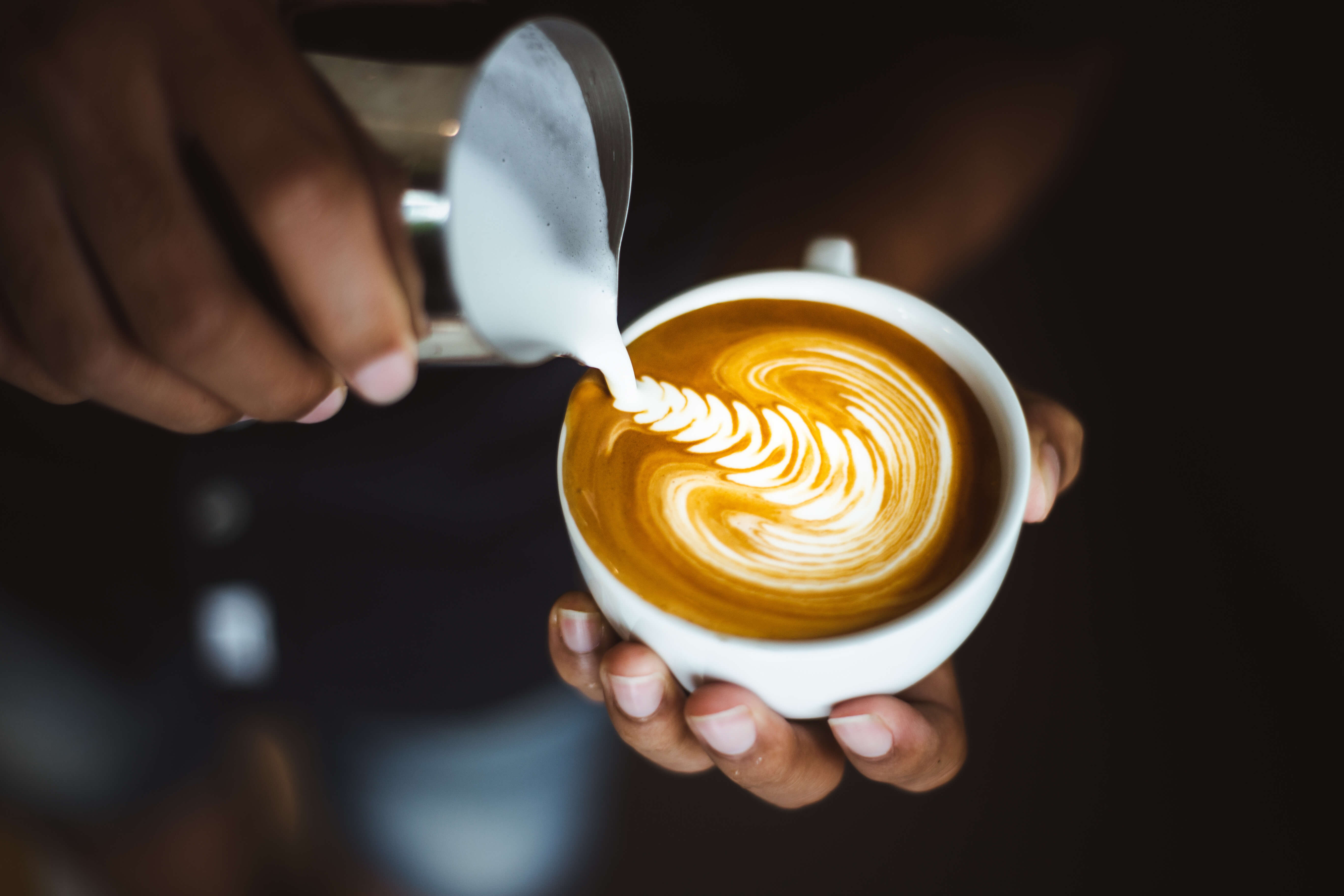 How to make latte art: 5 patterns for beginners